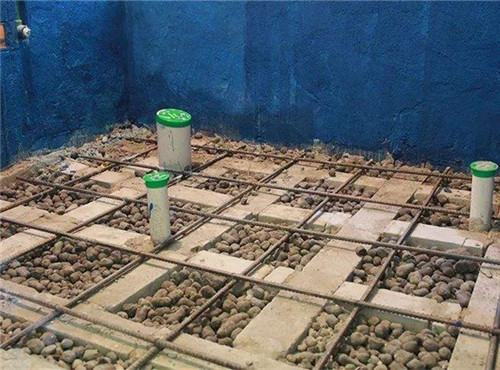 建筑陶?；靥瞵F(xiàn)場