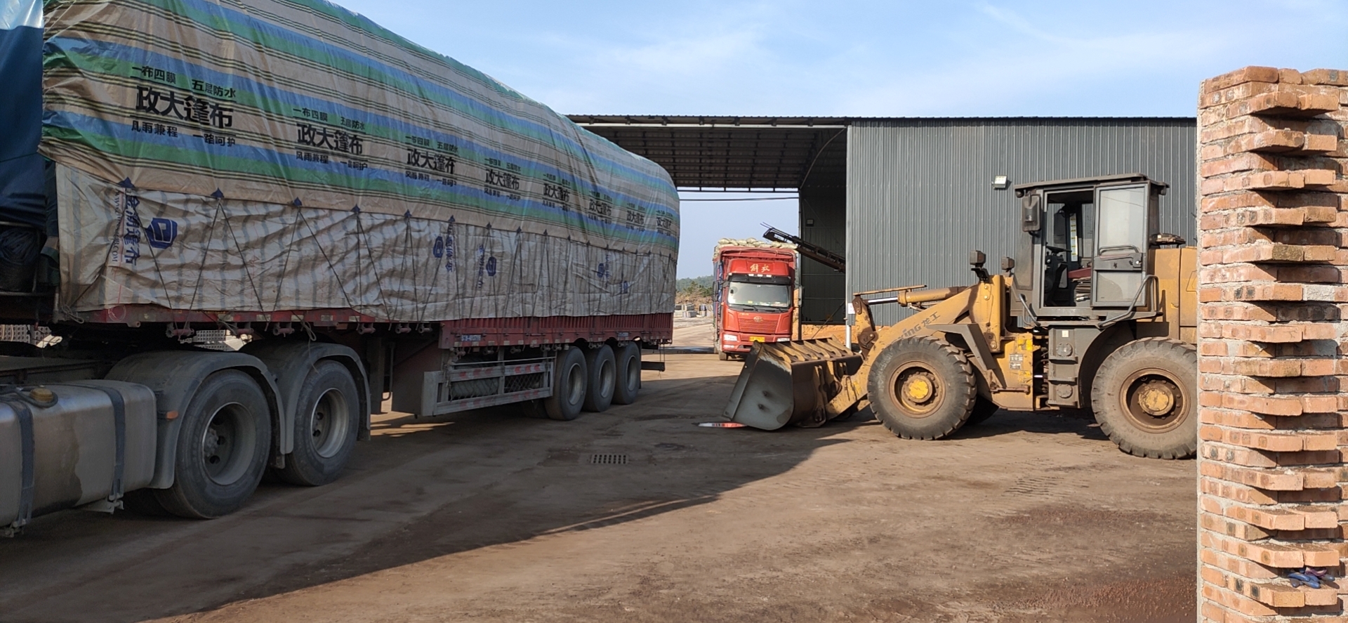 江西達(dá)人建材有限公司陶粒發(fā)貨現(xiàn)場(chǎng)圖片